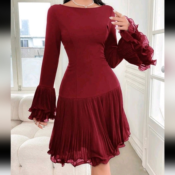 Women's Solid Color Round Neck, Flare Sleeve, Pleated Hem Elegant Short Dress - Picture 1 of 5